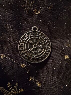 Black Viking Vegvisir Pendant - Decorative Jewelry